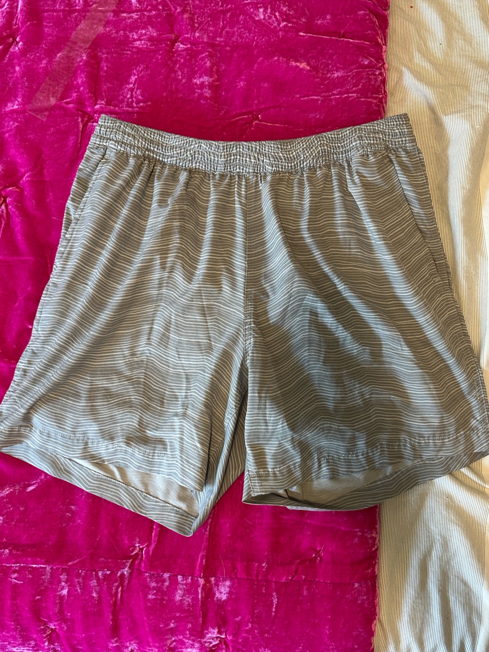 Southern Tide mens shorts